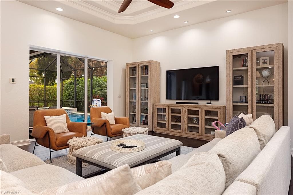 819 Bentwood Dr, Naples, FL 34108-4