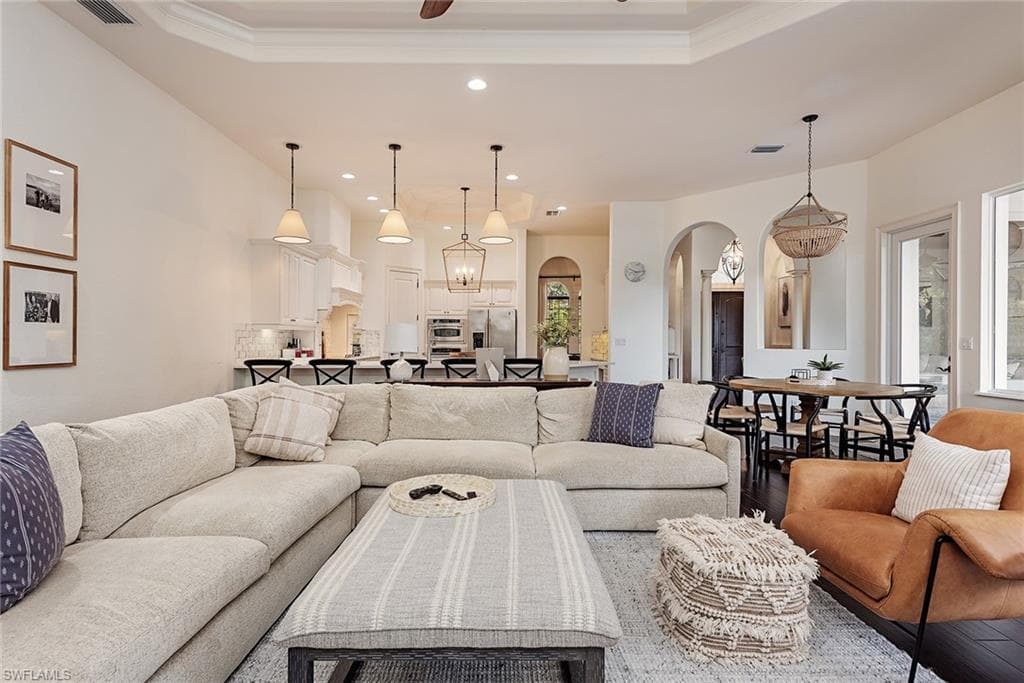 819 Bentwood Dr, Naples, FL 34108-5