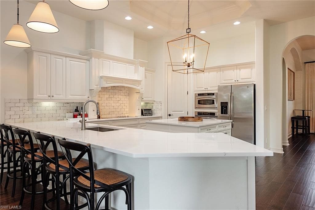 819 Bentwood Dr, Naples, FL 34108-6
