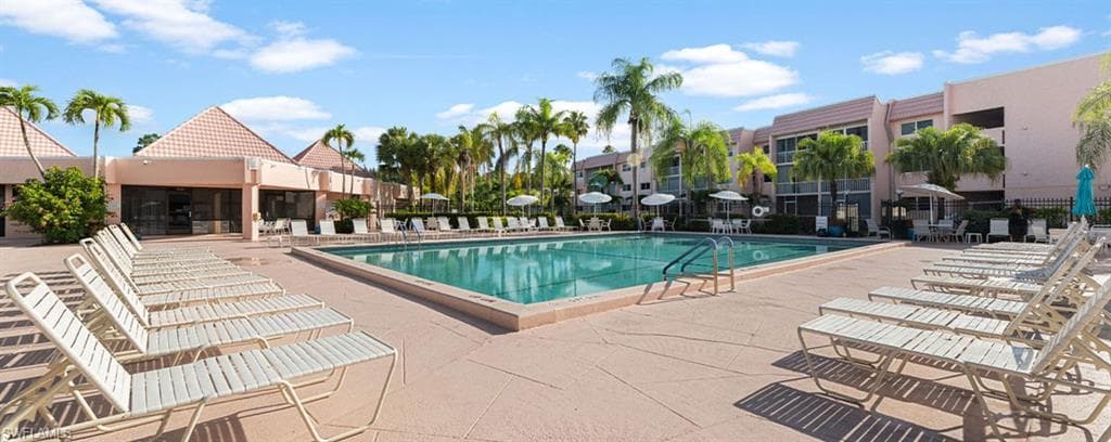 175 Turtle Lake Ct #112, Naples, FL 34105-24