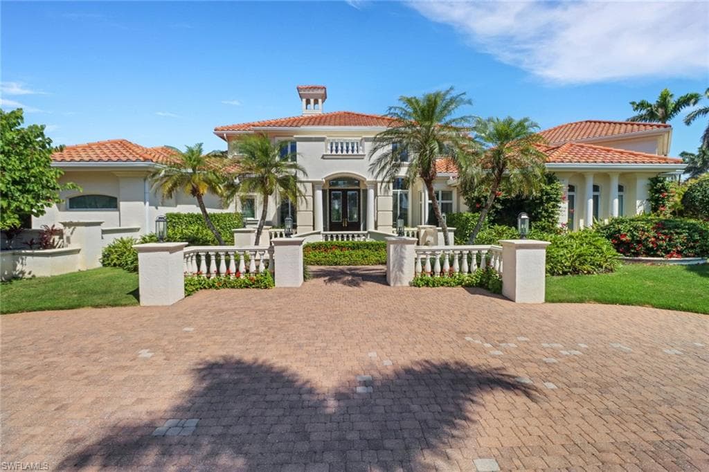 355 Sedgwick Ct, Naples, FL 34108-1