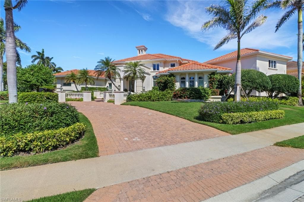 355 Sedgwick Ct, Naples, FL 34108-2