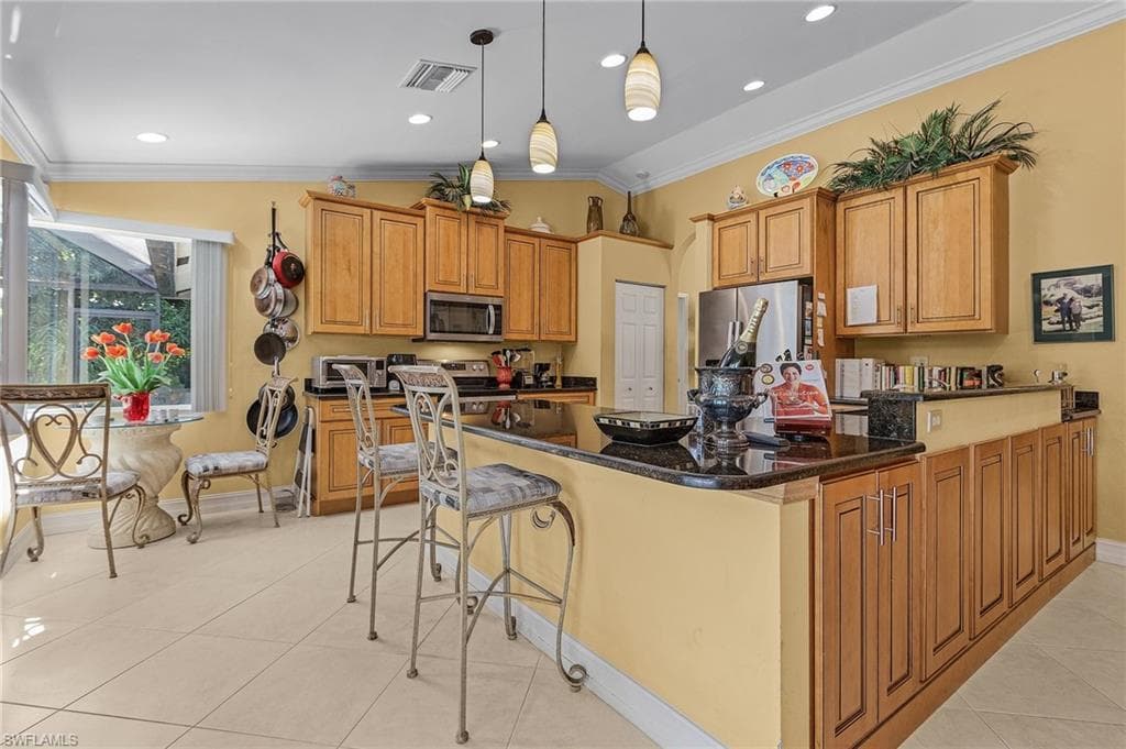 10094 Boca Cir, Naples, FL 34109-4