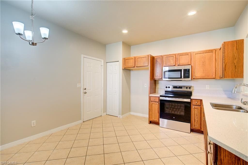 9642 Roundstone Cir, Fort Myers, FL 33967-4