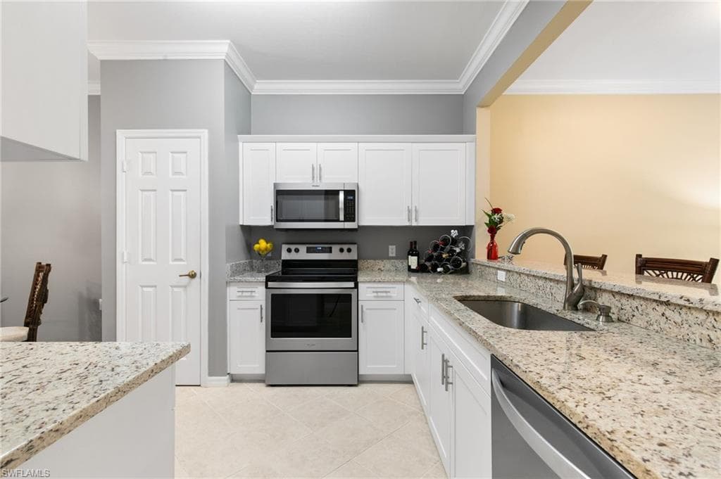 3981 Bishopwood Ct E 203, Naples, FL 34114-12
