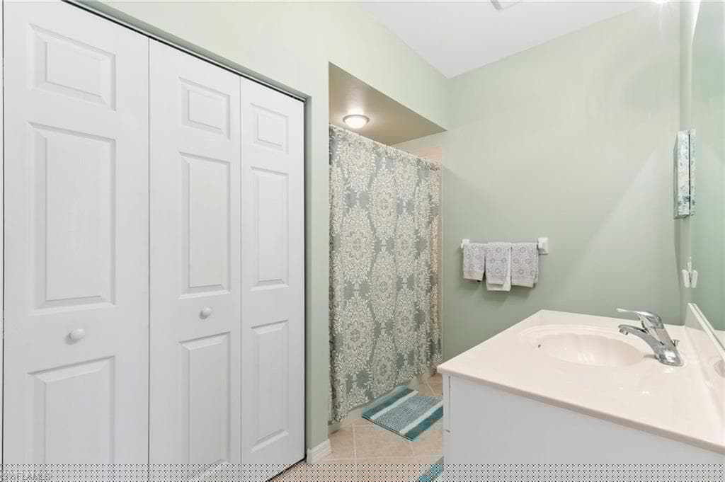 3981 Bishopwood Ct E 203, Naples, FL 34114-18