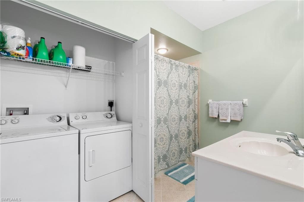 3981 Bishopwood Ct E 203, Naples, FL 34114-19