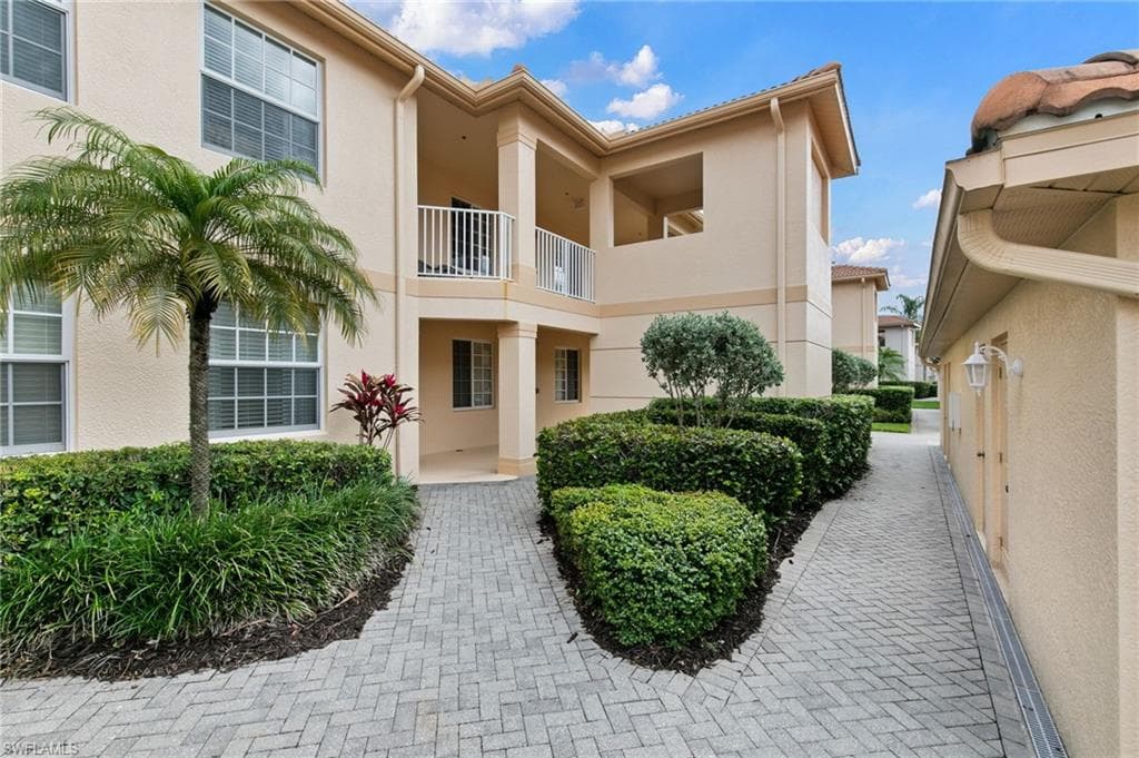 3981 Bishopwood Ct E 203, Naples, FL 34114-21