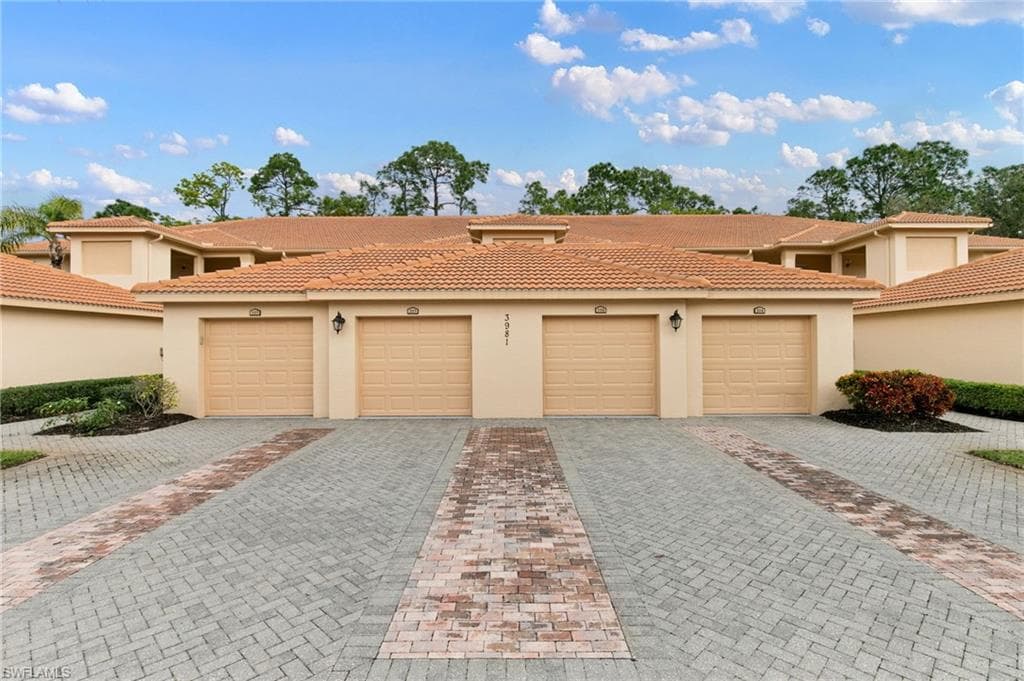 3981 Bishopwood Ct E 203, Naples, FL 34114-25