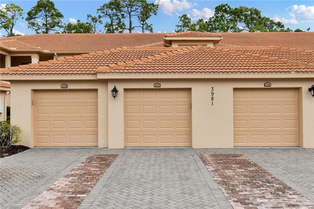 3981 Bishopwood Ct E 203, Naples, FL 34114-26