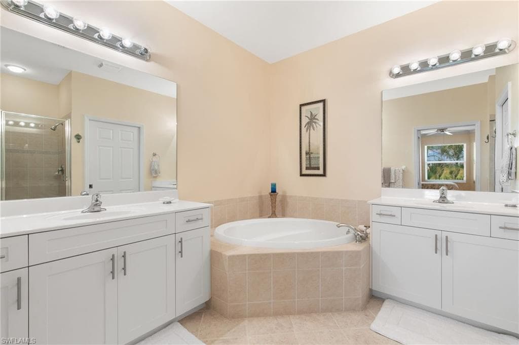 3981 Bishopwood Ct E 203, Naples, FL 34114-8