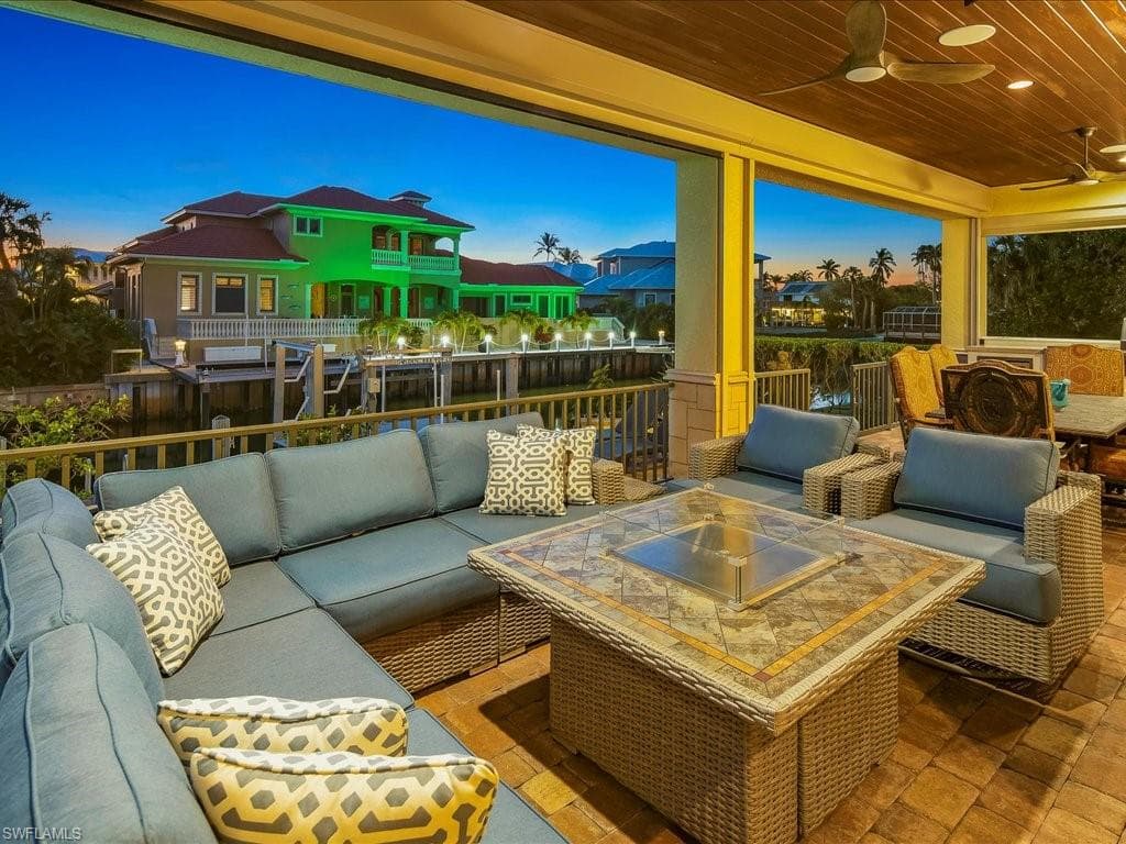 1550 Mullet Ln, Naples, FL 34102-10