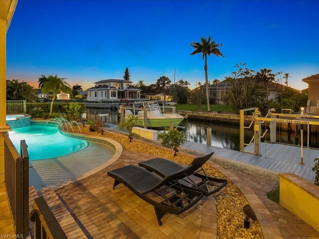 1550 Mullet Ln, Naples, FL 34102-11