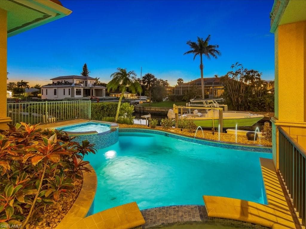 1550 Mullet Ln, Naples, FL 34102-12