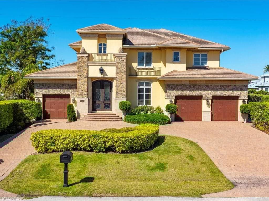 1550 Mullet Ln, Naples, FL 34102-3