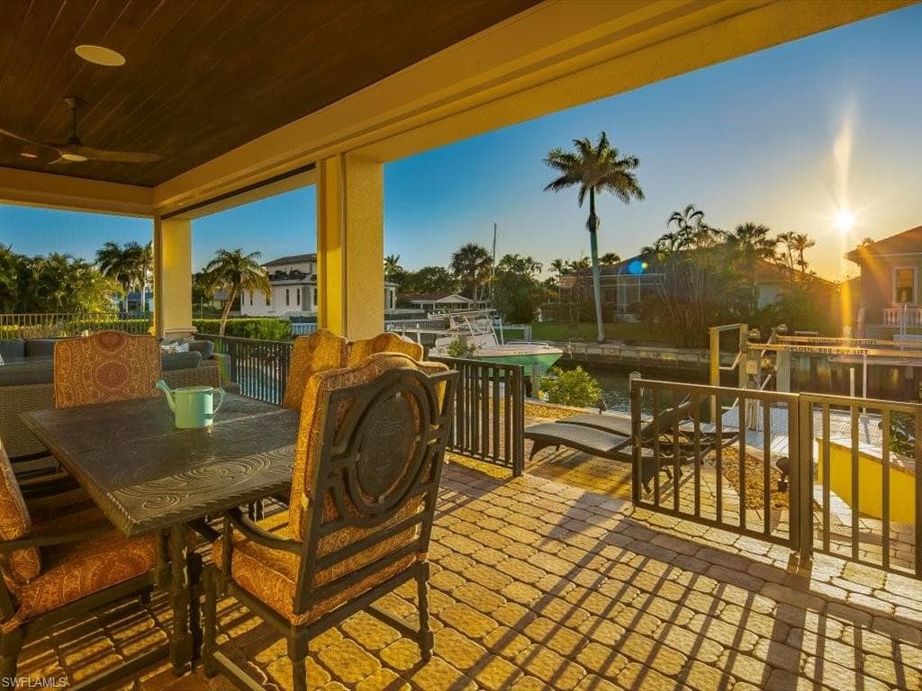 1550 Mullet Ln, Naples, FL 34102-4
