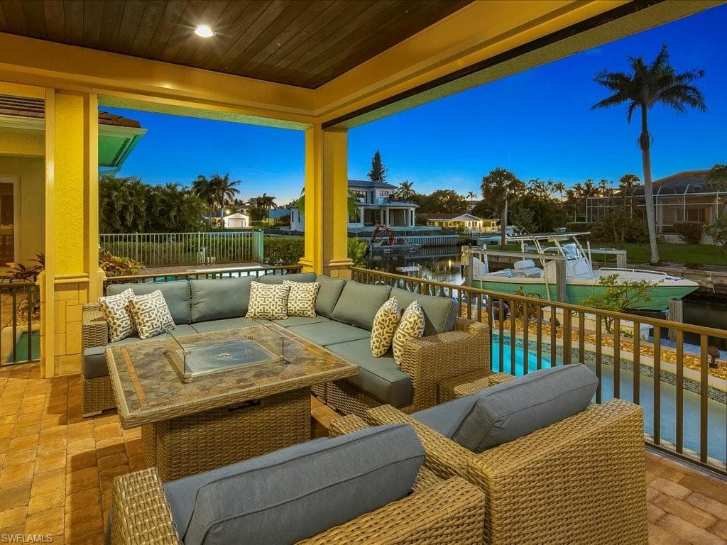 1550 Mullet Ln, Naples, FL 34102-6