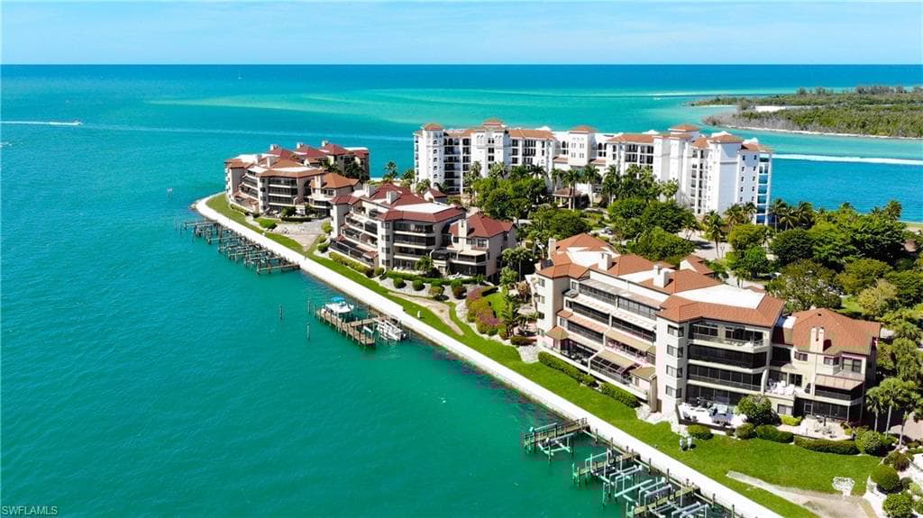 642 La Peninsula Blvd, Naples, FL 34113-3