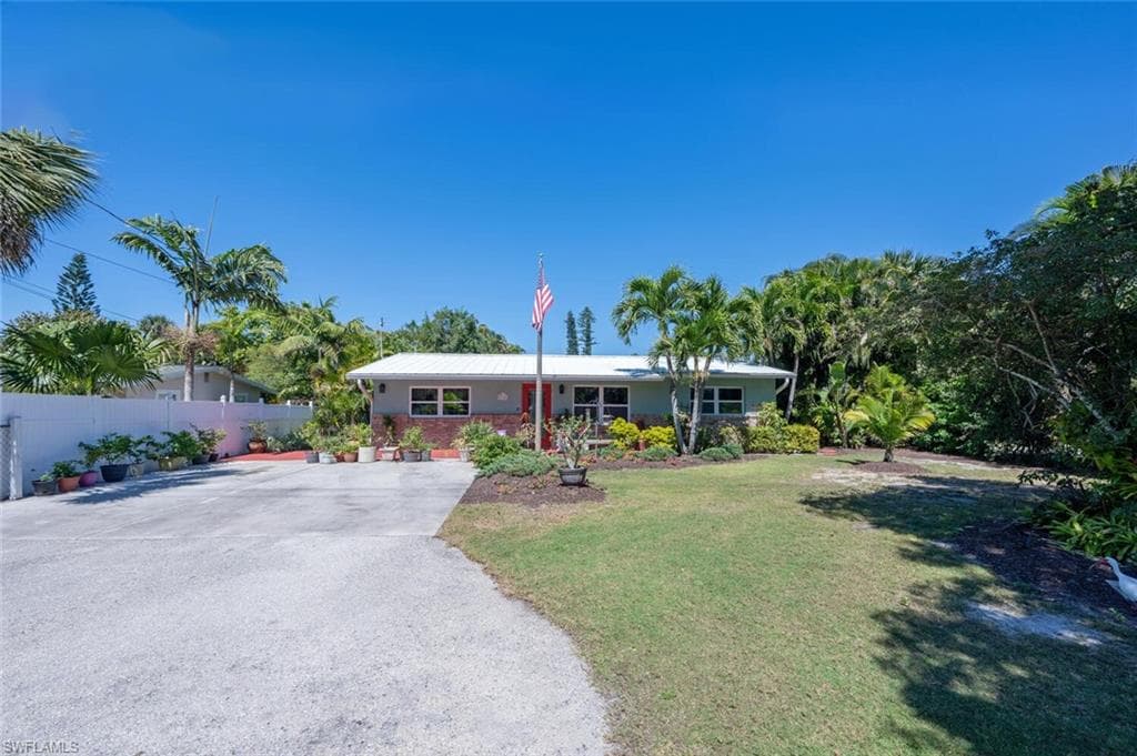 27101 Orange Court Dr, Bonita Springs, FL 34135-2