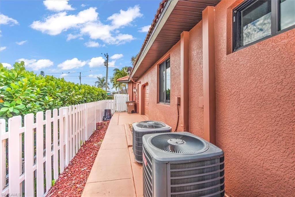 2613 22nd Pl, Cape Coral, FL 33914-24