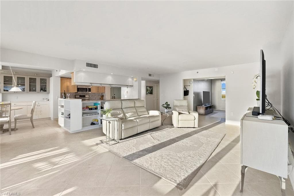 6585 Nicholas Blvd 1904, Naples, FL 34108-9