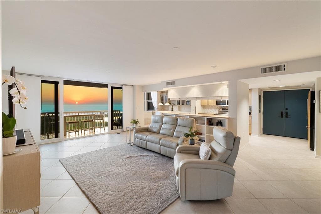 6585 Nicholas Blvd 1904, Naples, FL 34108-5