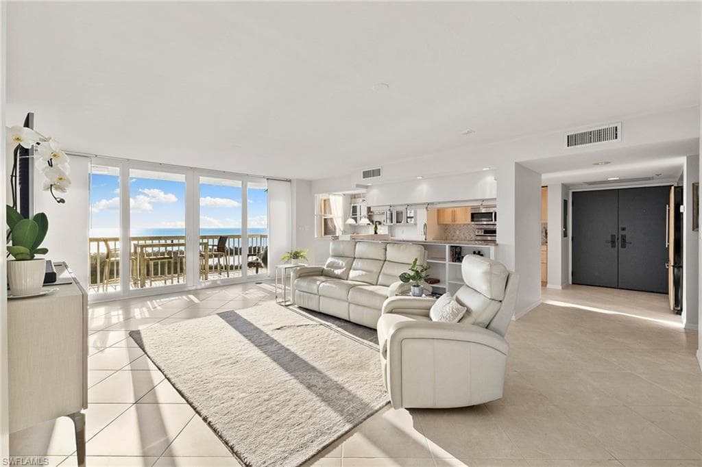 6585 Nicholas Blvd 1904, Naples, FL 34108-6