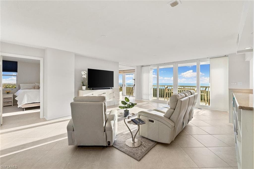 6585 Nicholas Blvd 1904, Naples, FL 34108-7