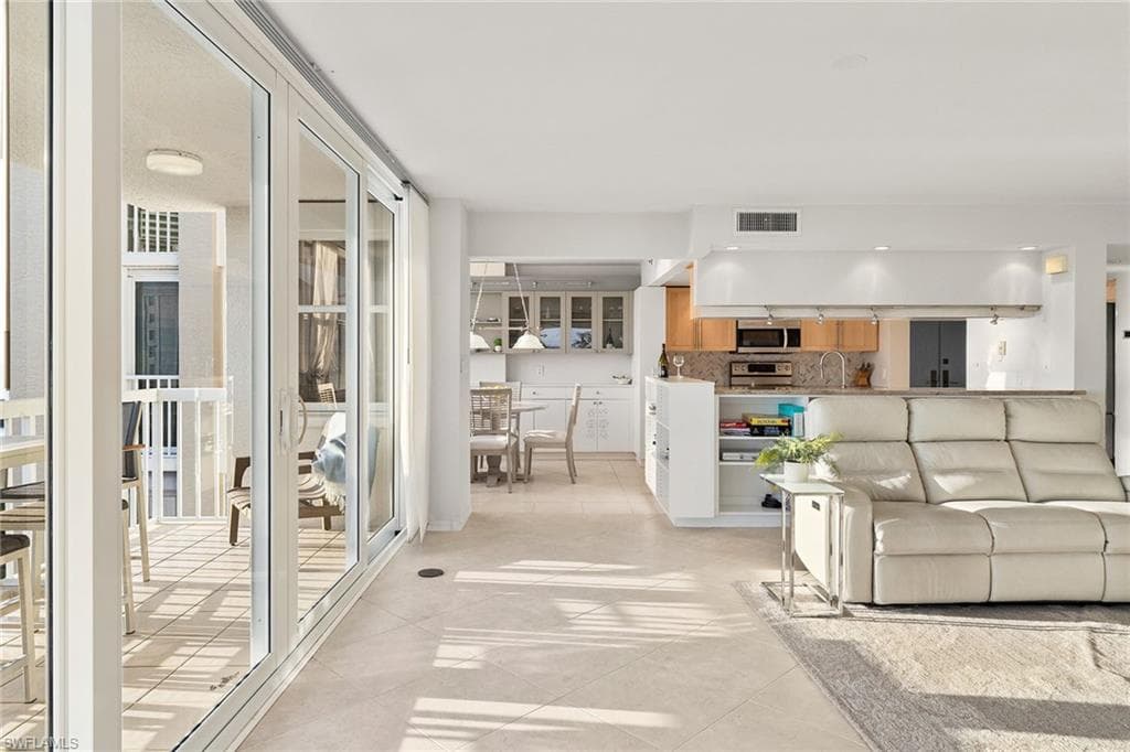6585 Nicholas Blvd 1904, Naples, FL 34108-8