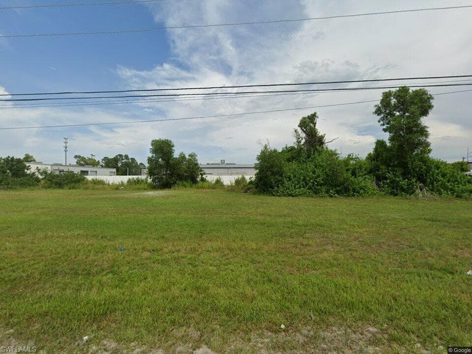2429 7th Ave, Cape Coral, FL 33909-1