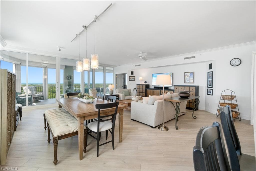 445 Dockside Dr A901, Naples, FL 34110-18