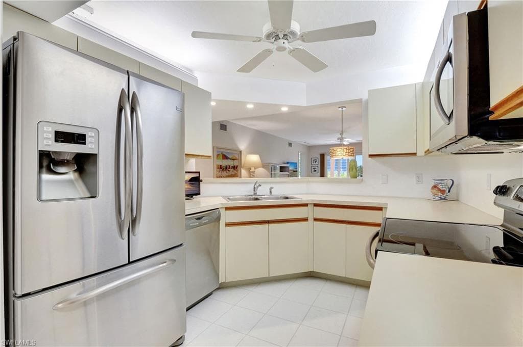 320 Horse Creek Dr 105, Naples, FL 34110-16