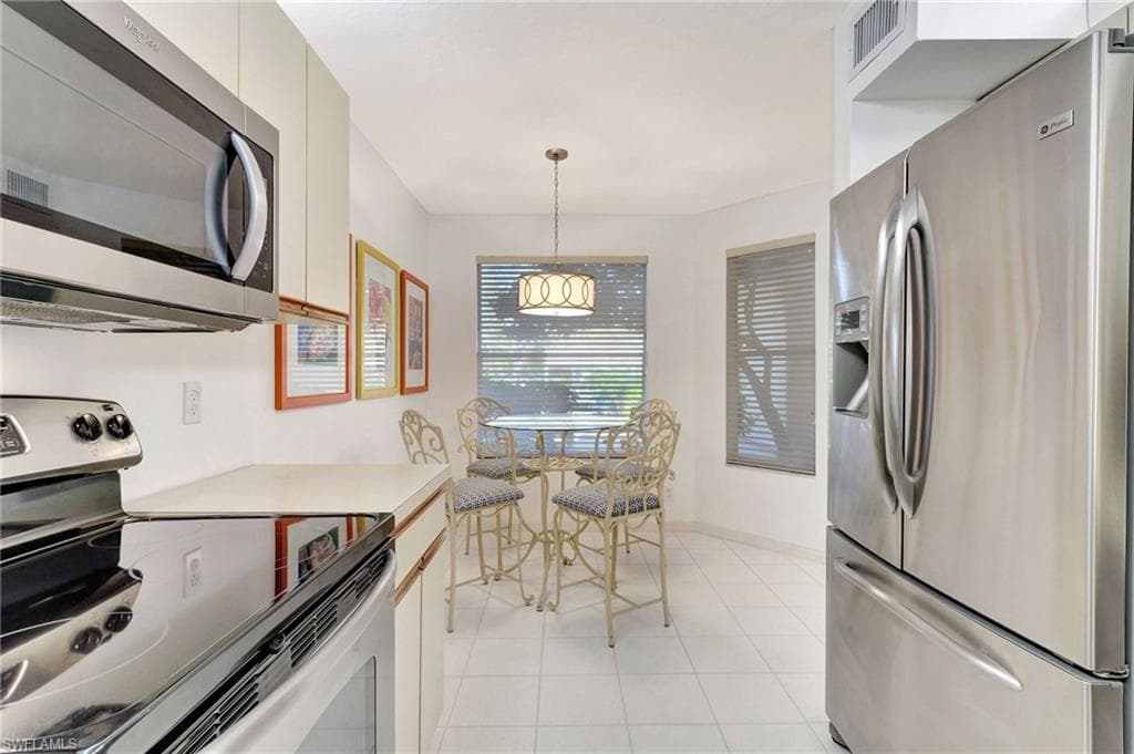 320 Horse Creek Dr 105, Naples, FL 34110-17