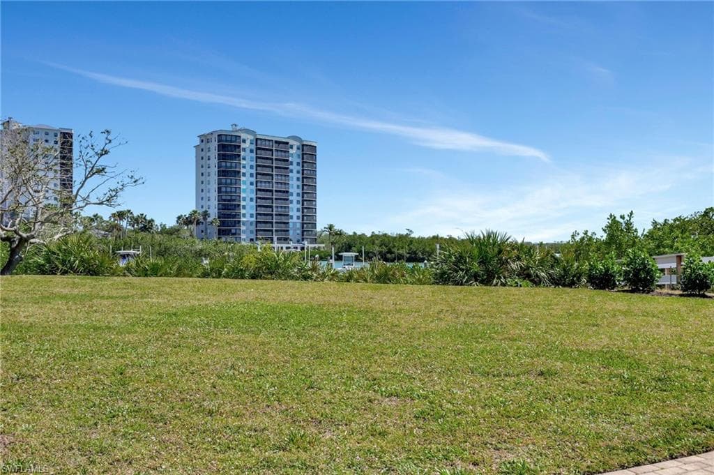 320 Horse Creek Dr 105, Naples, FL 34110-3