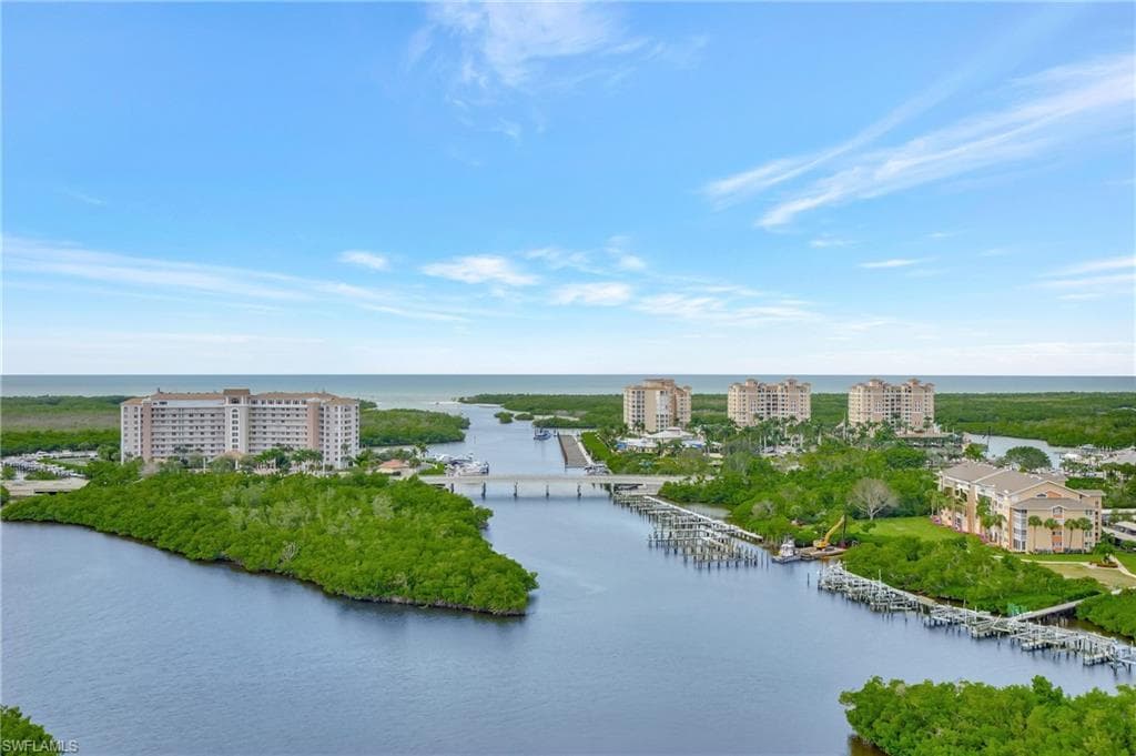 320 Horse Creek Dr 105, Naples, FL 34110-4