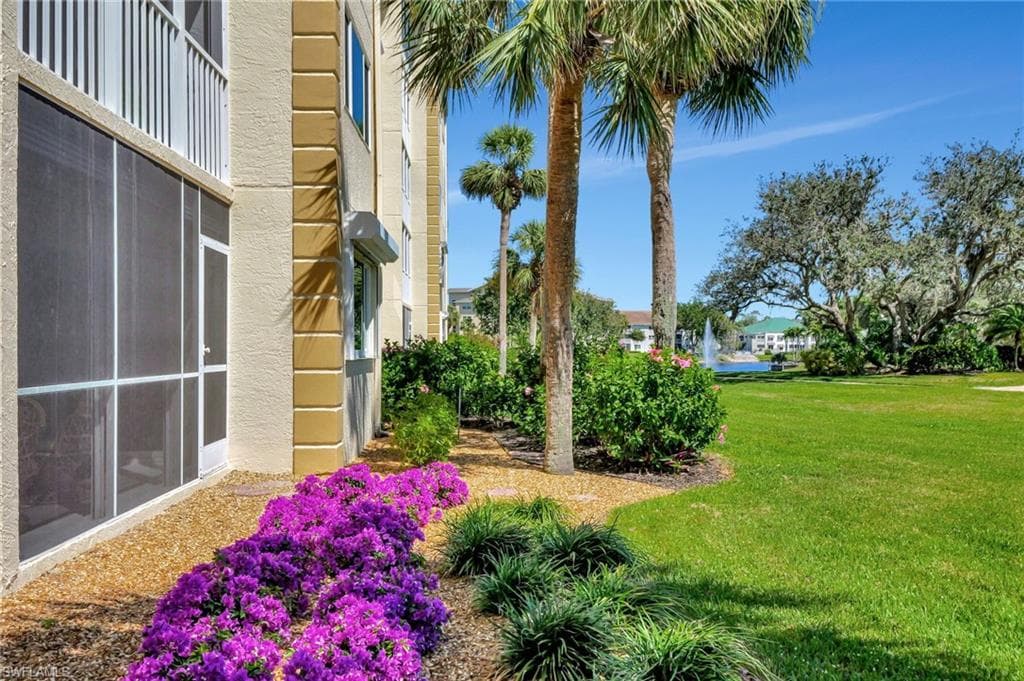 320 Horse Creek Dr 105, Naples, FL 34110-4