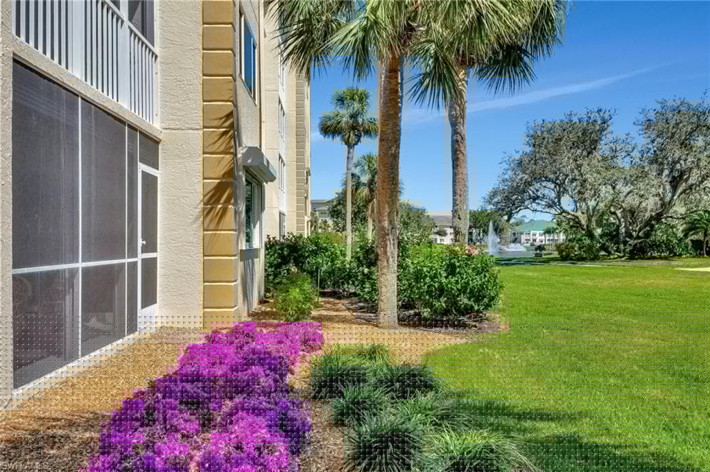 320 Horse Creek Dr 105, Naples, FL 34110-5