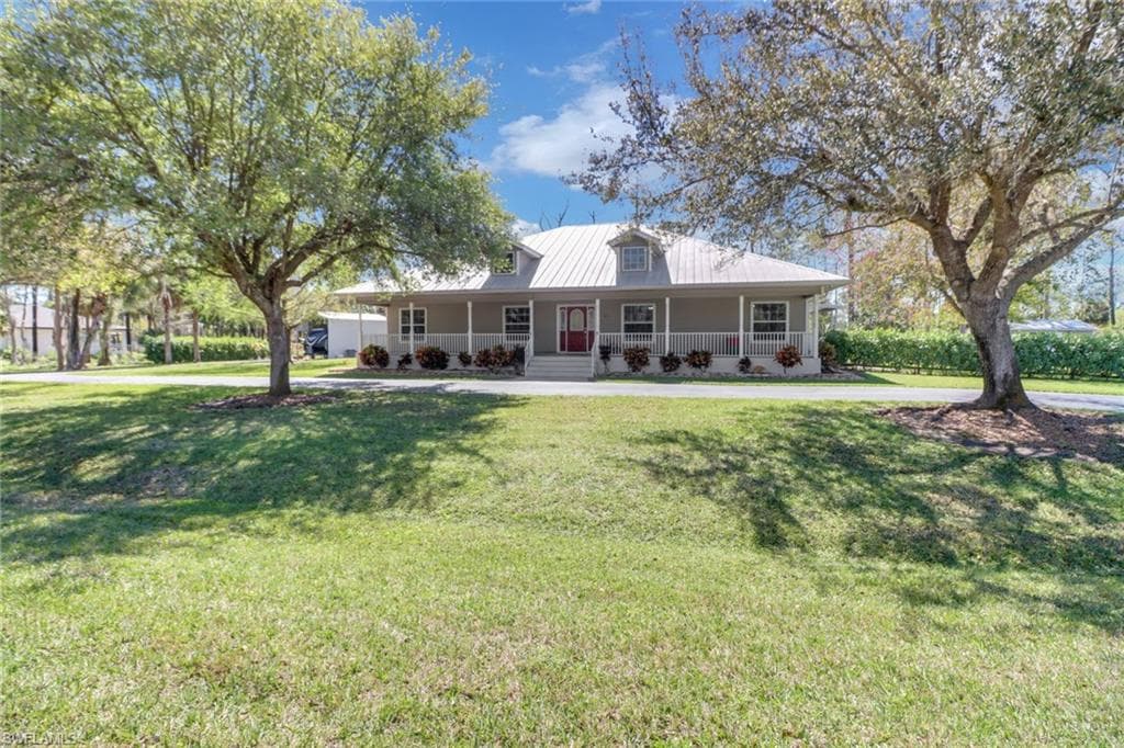 90 24th Ave NE, Naples, FL 34120-1