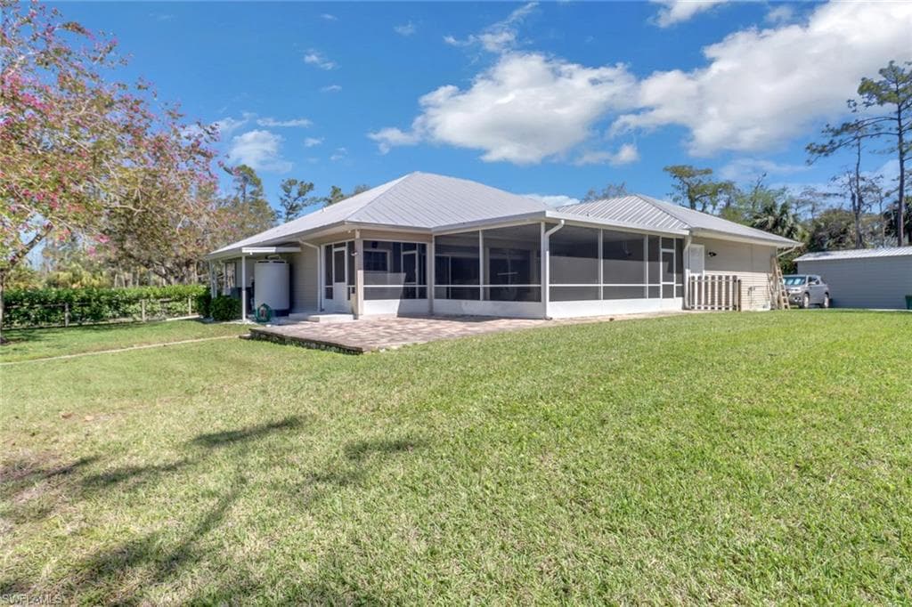 90 24th Ave NE, Naples, FL 34120-29