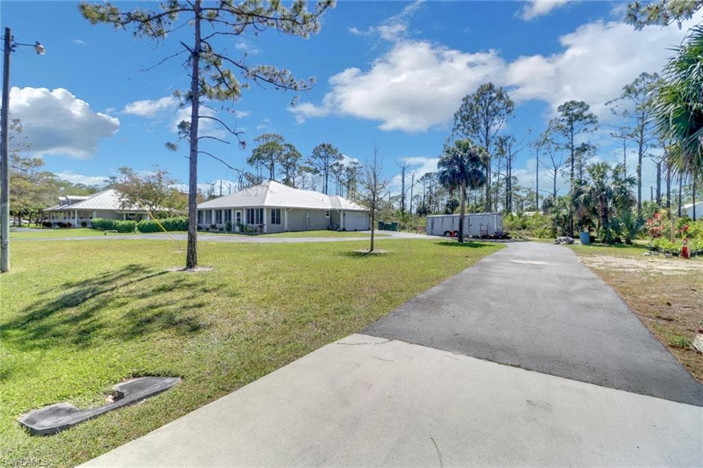 90 24th Ave NE, Naples, FL 34120-3
