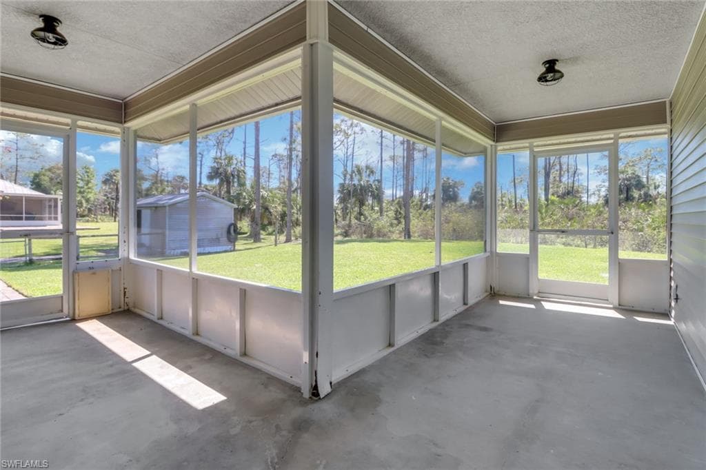 90 24th Ave NE, Naples, FL 34120-44
