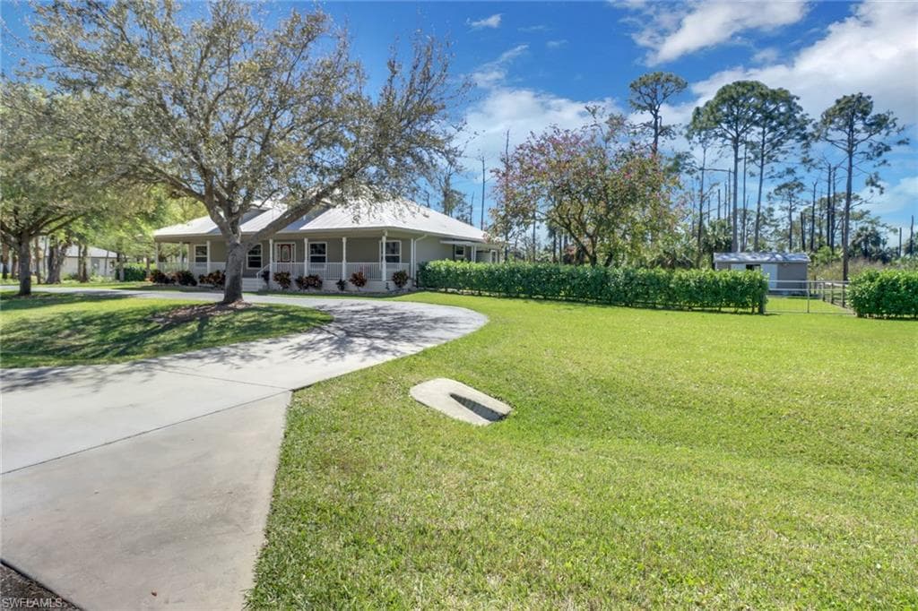 90 24th Ave NE, Naples, FL 34120-4