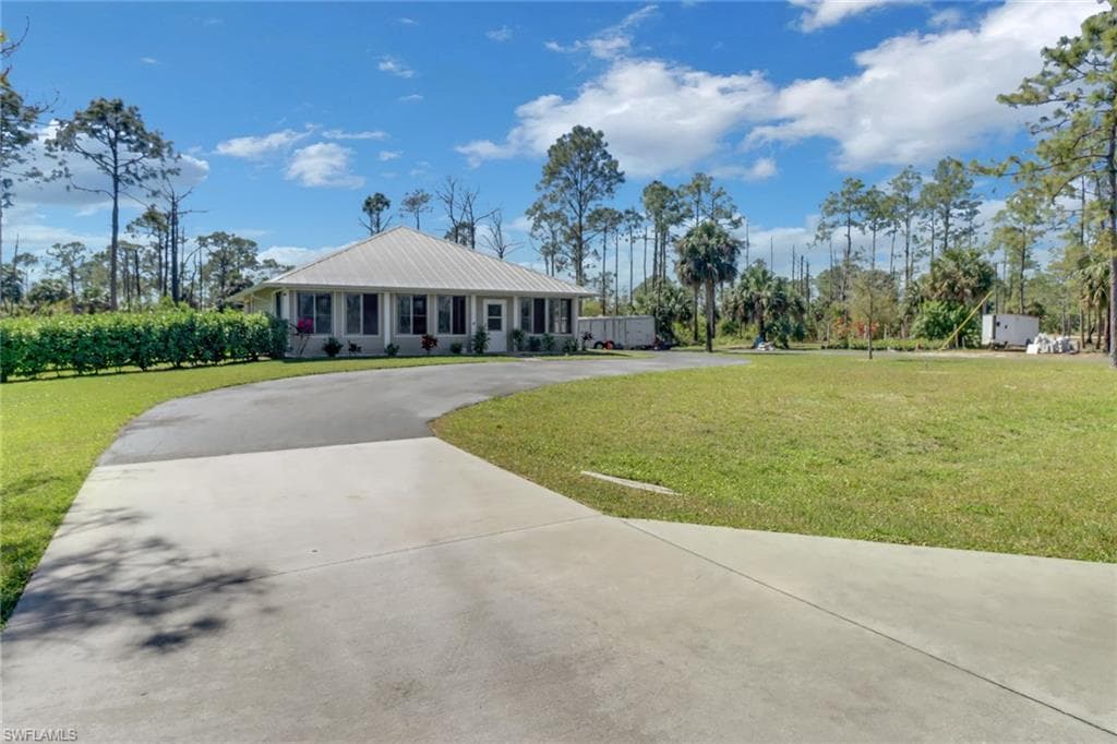 90 24th Ave NE, Naples, FL 34120-5