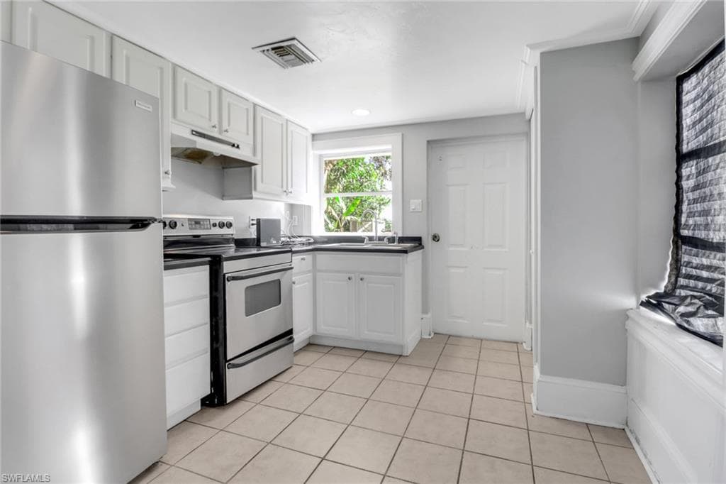 156 4th St, Naples, FL 34113-9