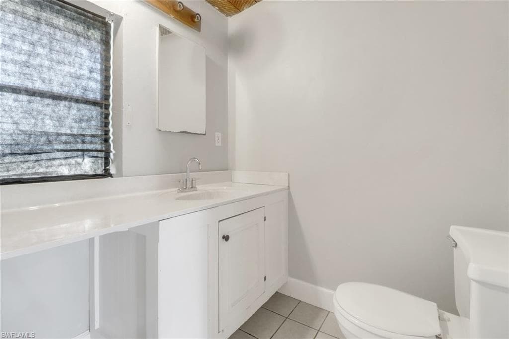 156 4th St, Naples, FL 34113-14