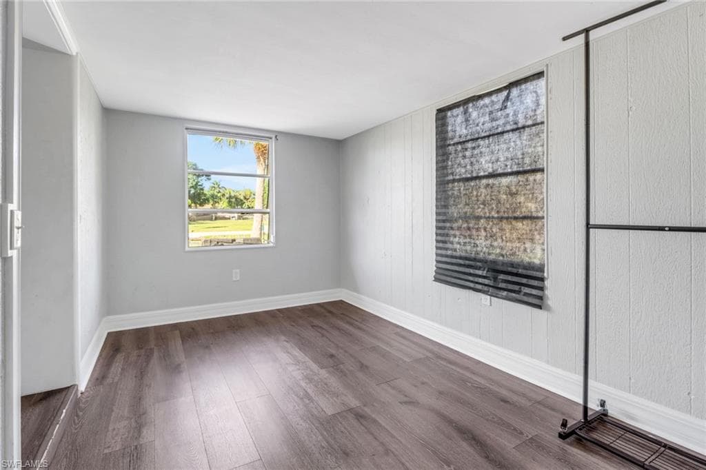 156 4th St, Naples, FL 34113-20