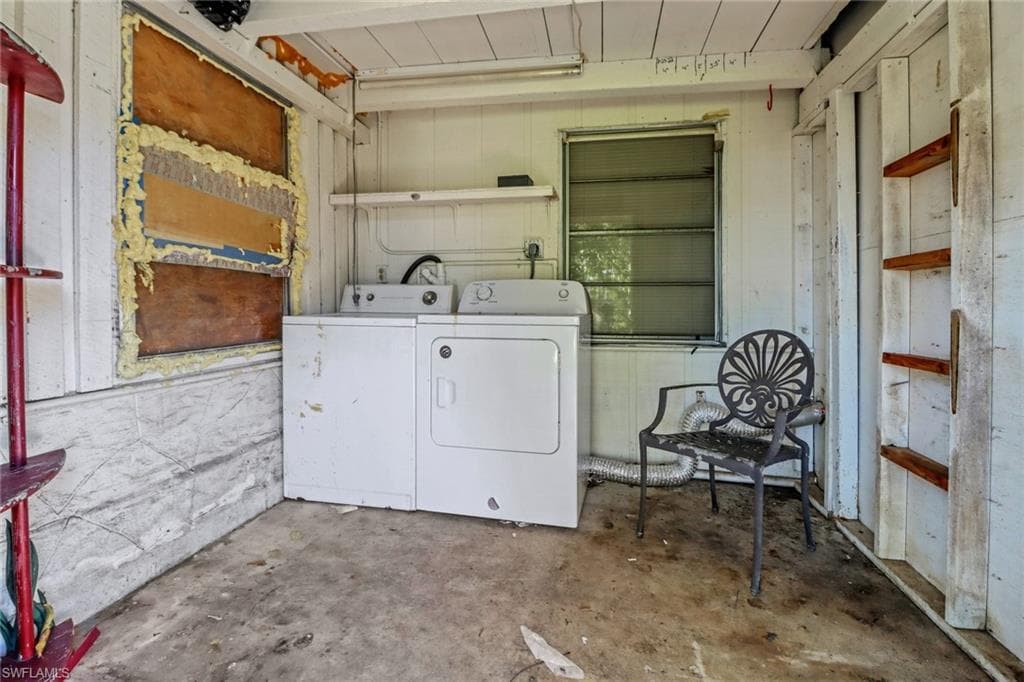 156 4th St, Naples, FL 34113-21