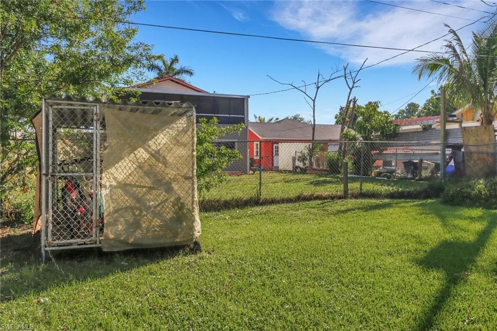 156 4th St, Naples, FL 34113-22