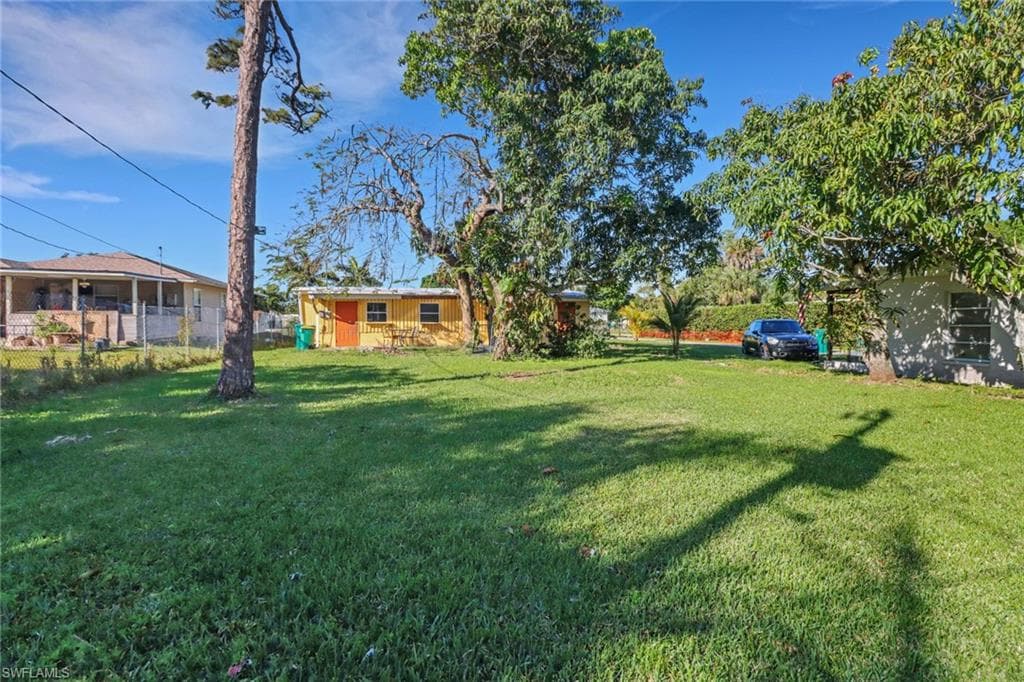156 4th St, Naples, FL 34113-24
