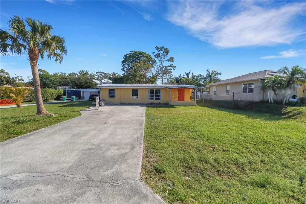 156 4th St, Naples, FL 34113-3